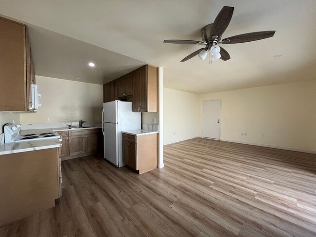 Building Photo - Upgraded, 2BD/2BA in Park Place: 1 Car Gar...