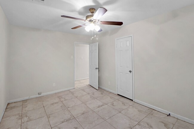 Building Photo - 5554 Beechnut St