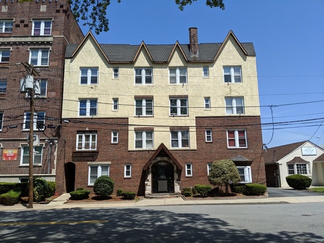 Building Photo - 46 Anderson St