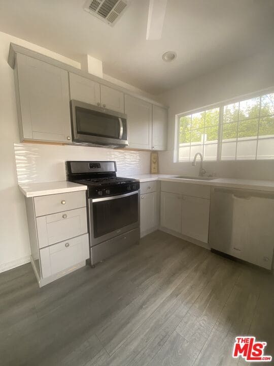 Building Photo - 18601 Hiawatha St