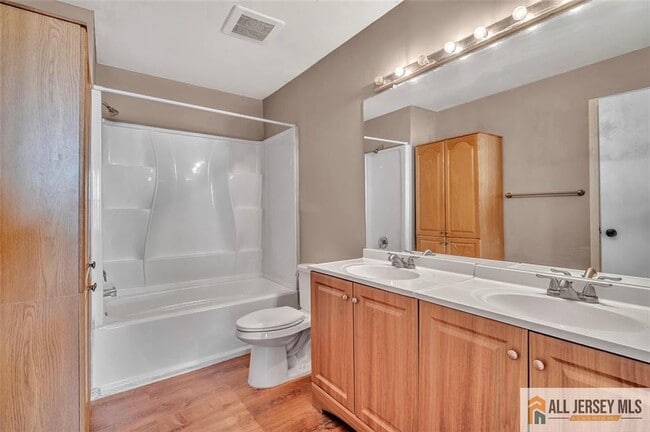 Building Photo - 6092 Cedar Ct