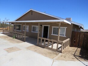 Building Photo - Beautiful home perfect for Stargazing!