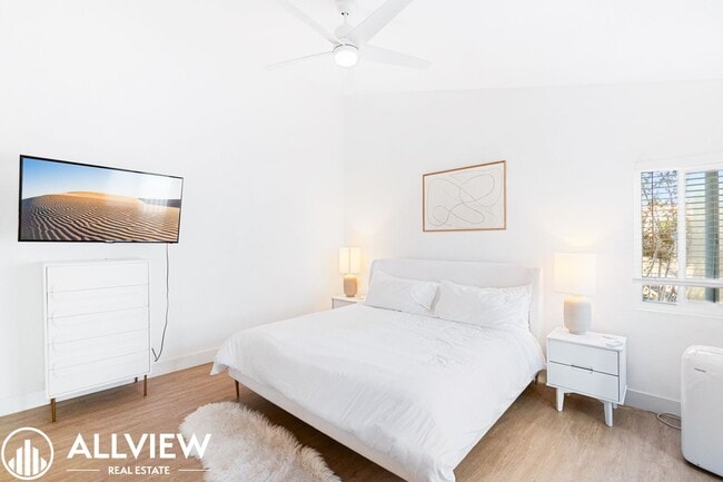 Building Photo - OCEAN VIEWS AND UPGRADED 2 BED/ 2 BATH UPP...