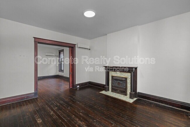 Building Photo - 2042 Russell Blvd