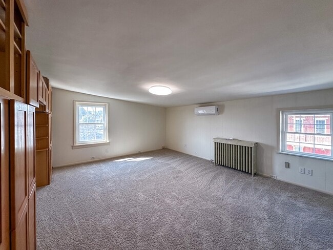 Building Photo - 513 Locust St