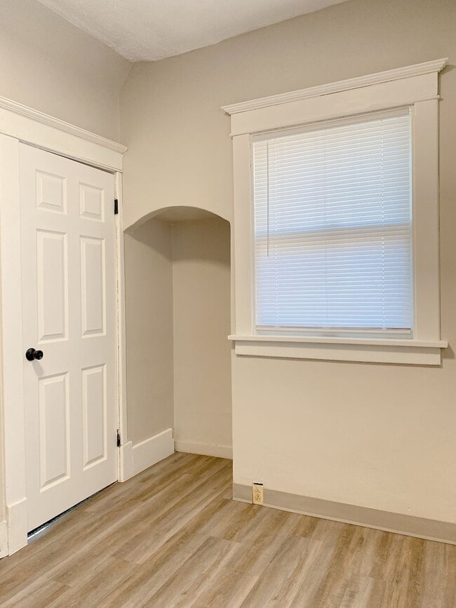 Building Photo - 2436 Laurel Ave N