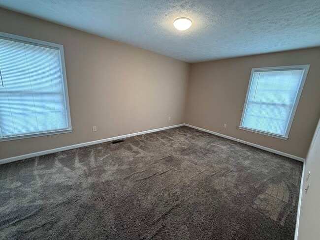 Building Photo - 226 Hickory Trail