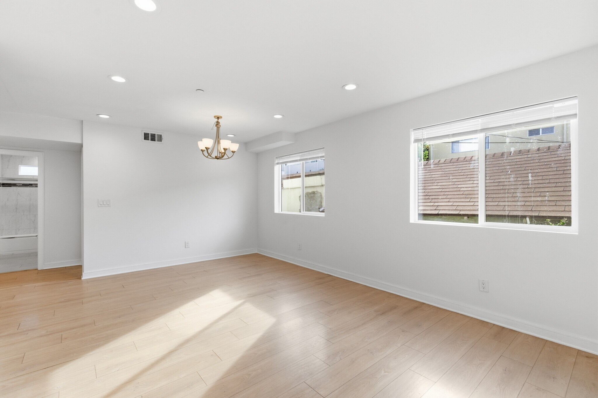 Building Photo - 5646 Lexington Ave