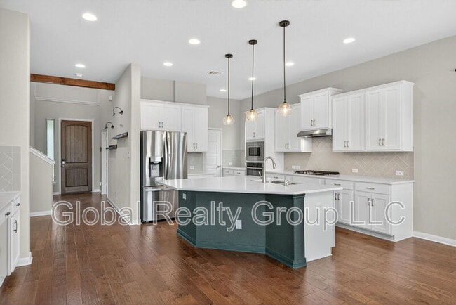 Building Photo - 812 Silver Fox