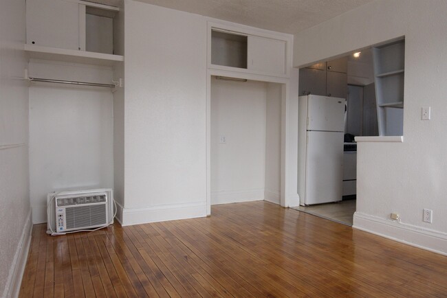 Building Photo - 222 4th St S