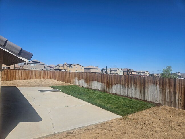 Building Photo - 3 bedroom home on cul-de-sac!