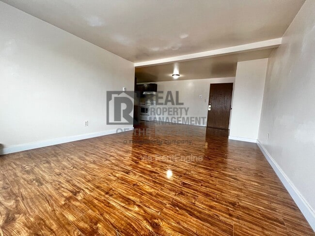 Building Photo - 1005 Robertson St