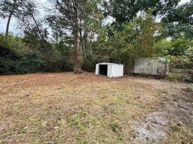 Building Photo - 3660 Stratford Dr