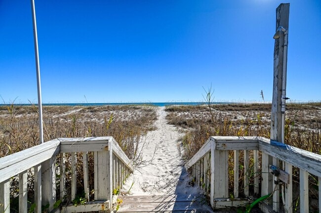 Building Photo - BEAUTIFUL,  FURNISHED OFF-SEASON BEACH RENTAL
