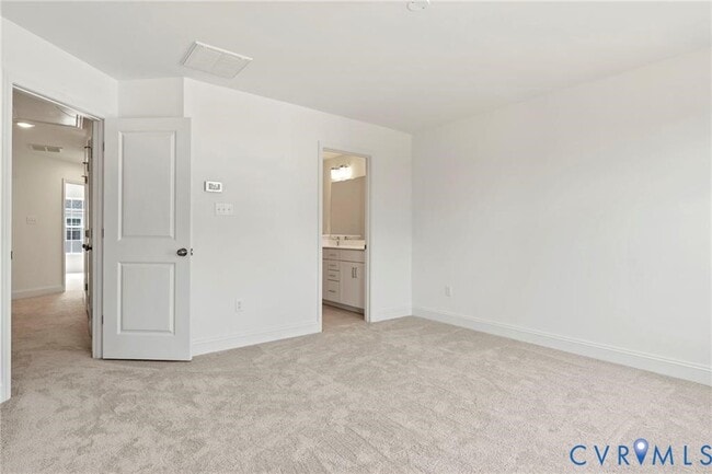 Building Photo - 13800 Village View Dr