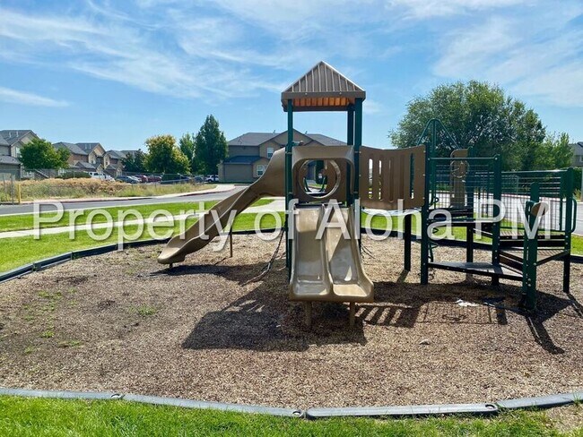 Building Photo - 1053 W Pine Ave