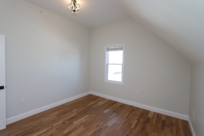 Building Photo - 14-16-16 Harriet St