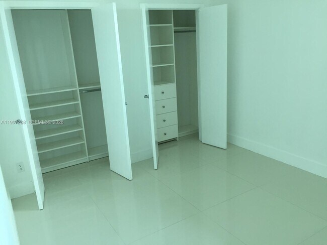 Building Photo - 888 Biscayne Blvd