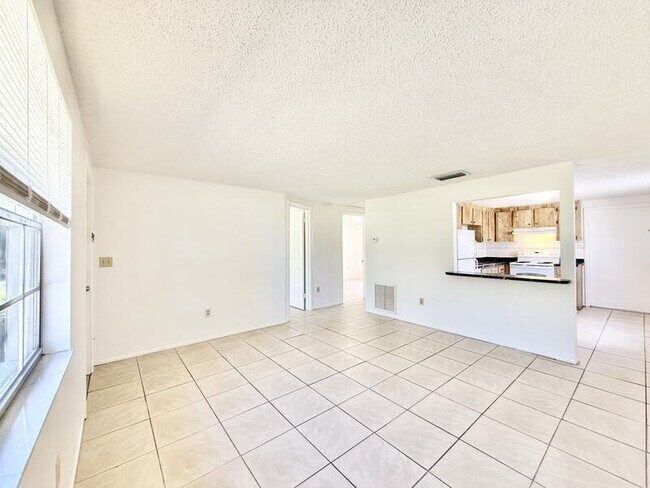 Building Photo - 7071 Bee Ridge Rd