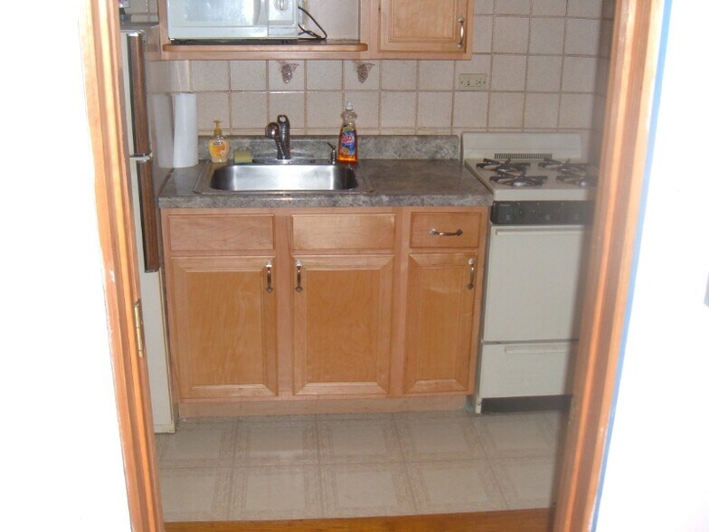 Building Photo - 4249 N Kedvale Ave