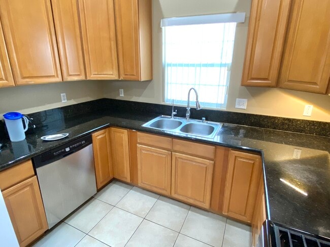 Building Photo - 15917 Sierra Vista Ct