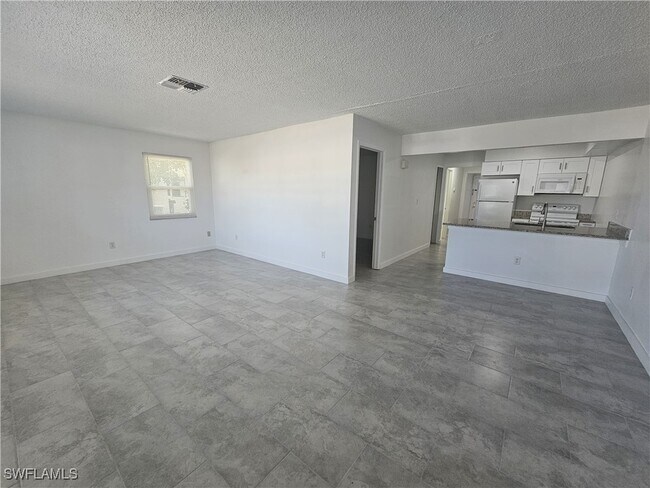 Building Photo - 18540 Miami Blvd