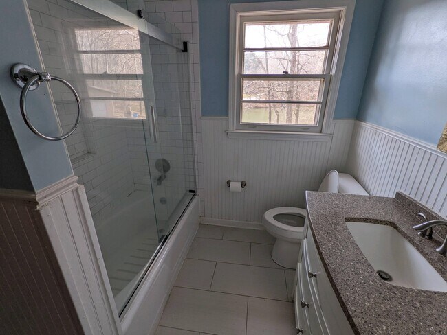 Building Photo - 275 E Lake Dr