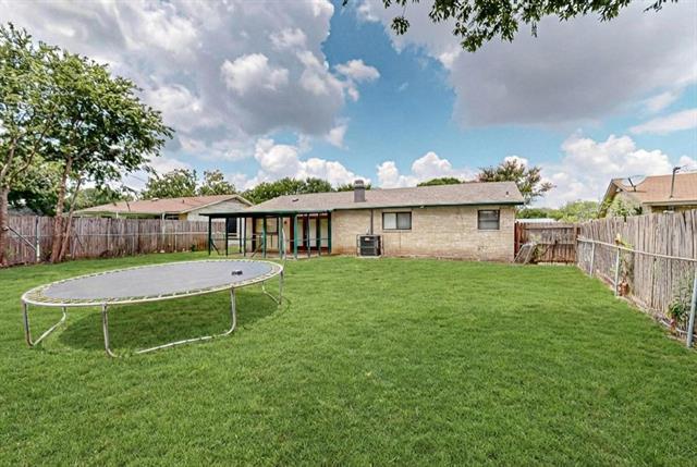 Building Photo - 1538 Oakbrook St