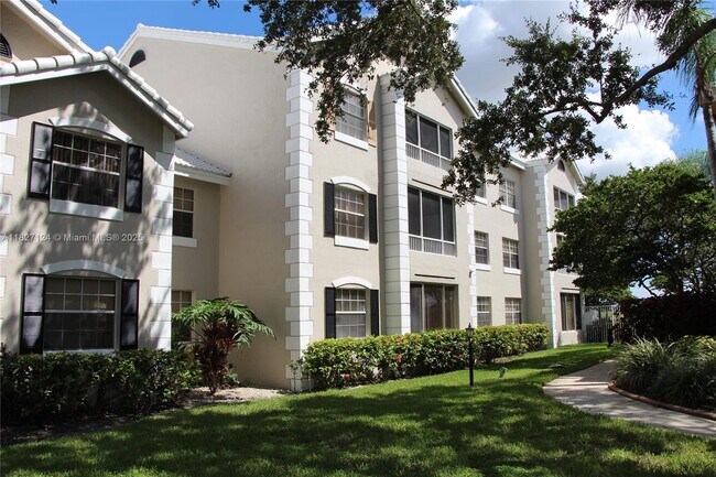 Building Photo - 2881 N Oakland Forest Dr