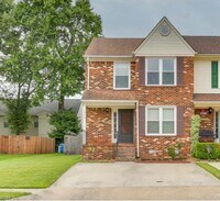 Building Photo - 3112 Radcliffe Ln N