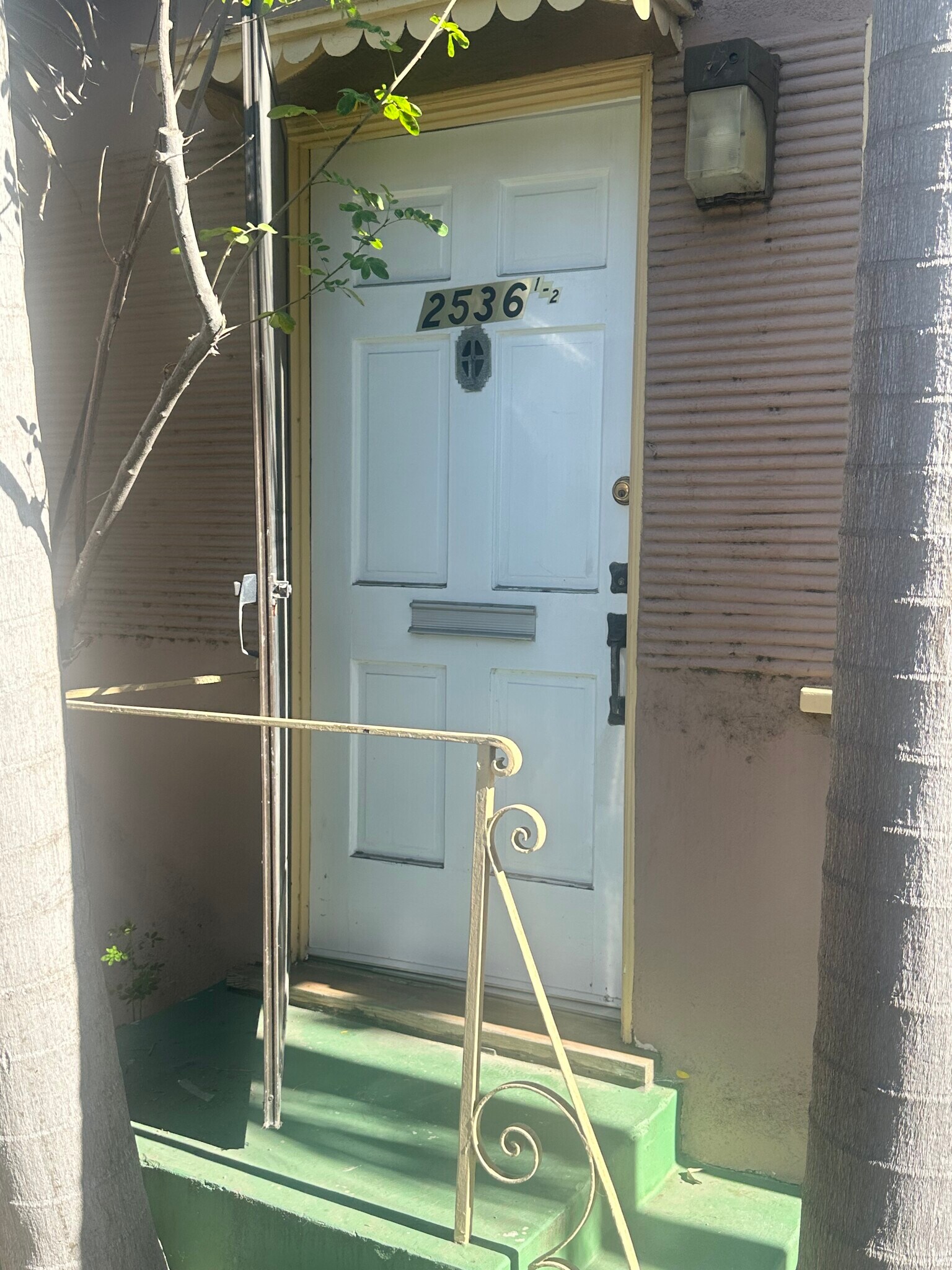 Building Photo - 2538 1/2 Military Ave