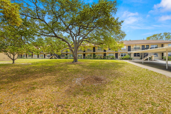 Building Photo - 2501 Harn Blvd