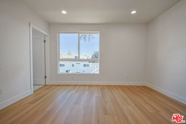 Building Photo - 10801 Kling St