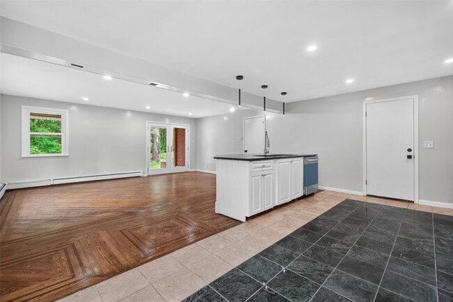 Building Photo - 52 Luxton Lake Rd
