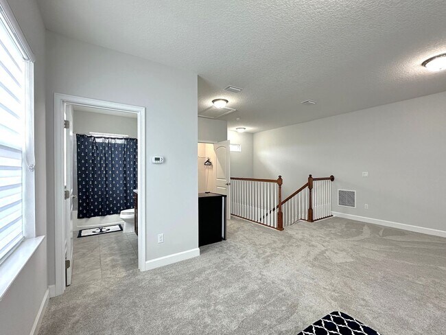 Building Photo - Fully Furnished, Stunning 4/4, Available I...