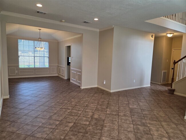Building Photo - 231 Needleleaf Ln