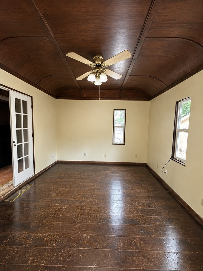 Building Photo - 214 N Marion Ave