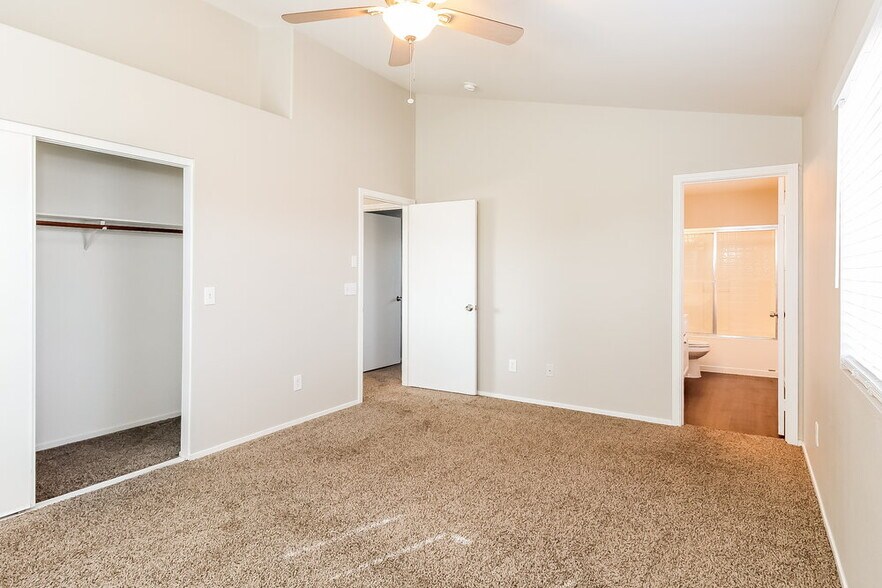 Building Photo - 8832 W Pine Pitch Dr