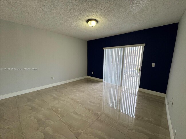 Building Photo - 2610 W 76th St