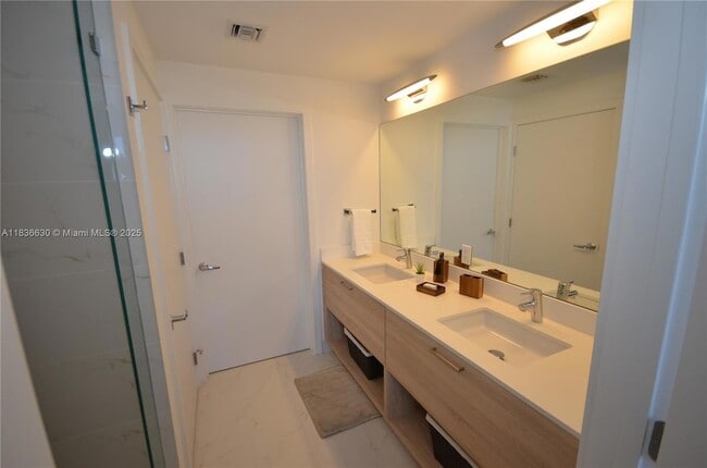 Building Photo - 16385 Biscayne Blvd