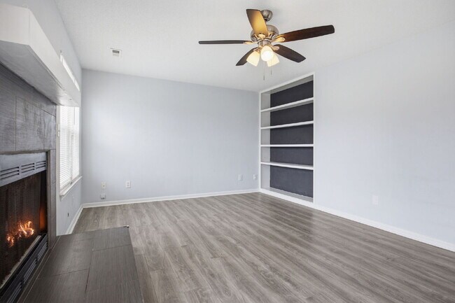 Building Photo - 3-Bedroom Home with Garage & Private Patio