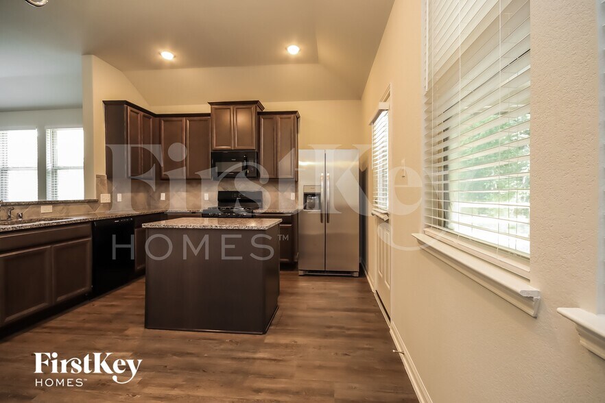 Building Photo - 123 Lk Wy Cir