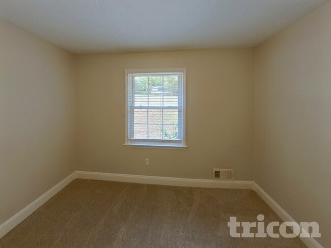 Building Photo - 148 Springvalley Cir