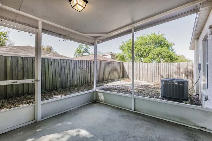 Building Photo - 402 Maple Pointe Dr