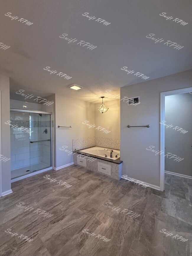 Building Photo - 15602 Maple St