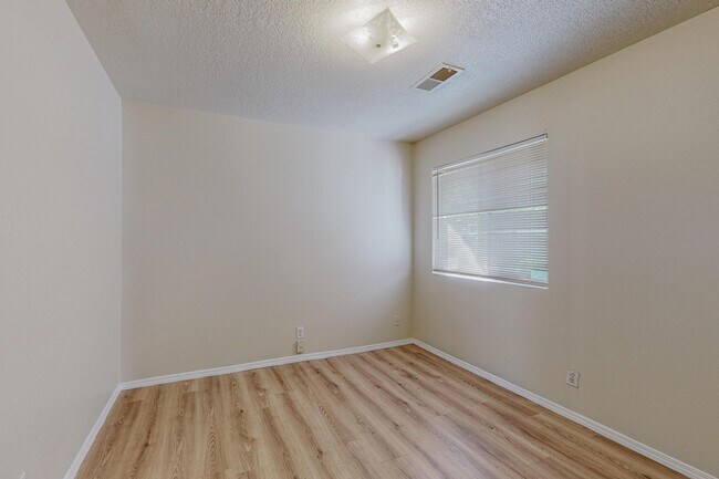 Building Photo - 3473 Martin Meadows Dr NE