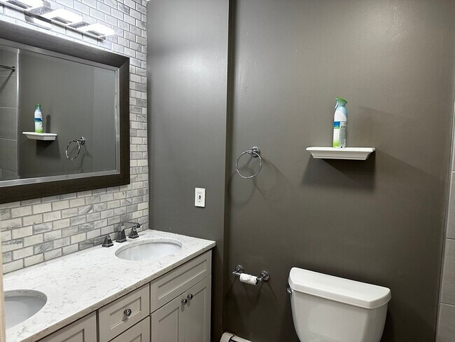 Building Photo - 11 Appleton St