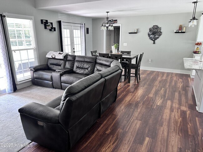 Building Photo - 304 Chisholm Trail