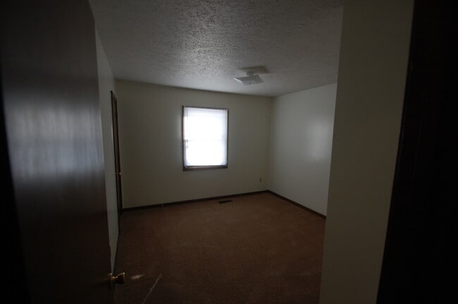 Building Photo - Nice 2-Bedroom Duplex with Garage in Goshen
