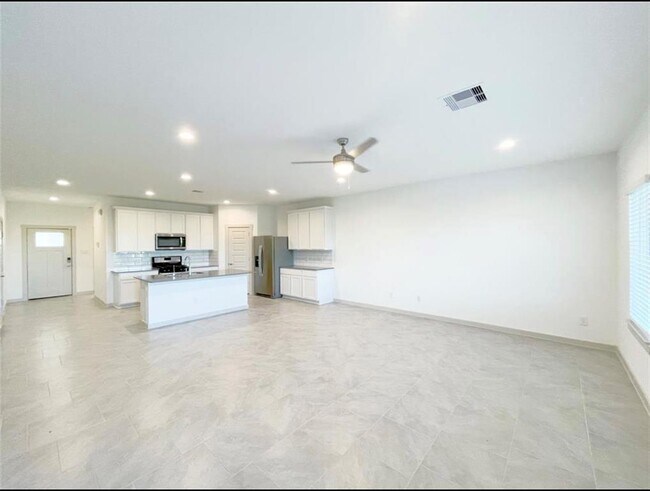 Building Photo - 28938 Yulee Mill Dr